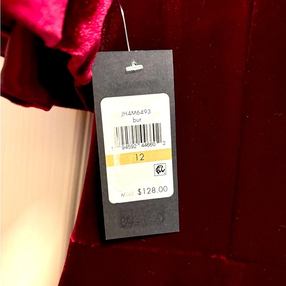 NWT - Jessica Howard Rich Burgundy Velvet Long Sleeve Dress - Picture 6 of 8